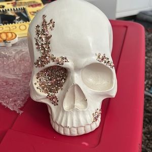 Black and white Halloween skulls